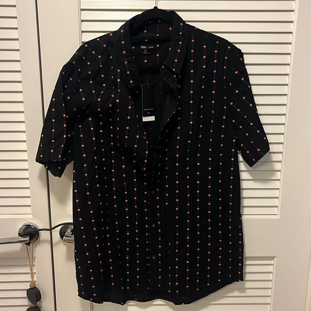 Quicksilver button down floral barbwire print